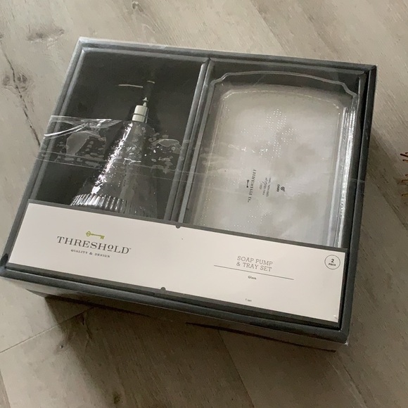 THRESHOLD Soap pump‎ Glass Tumbler Soap tray clear NIB bathroom accessories - Picture 5 of 8